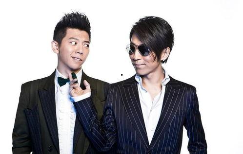 娱乐圈中两个男人吃瓜